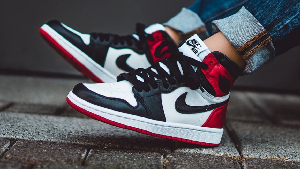 Cómo detectar un falso Air Jordan 1 dedo negro satinado alto