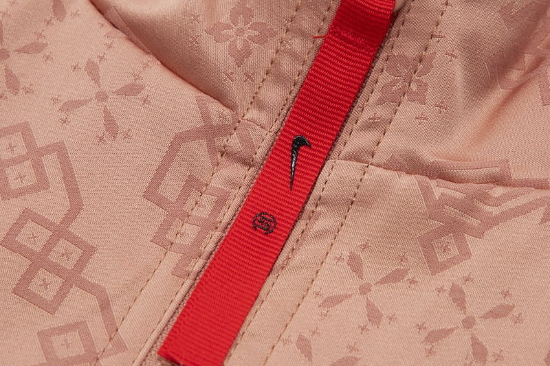 CLOT x Nike Air Force 1 Rose Gold Edición Especial Track Top Zip Detail