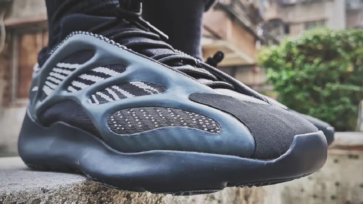 black and blue yeezy 700