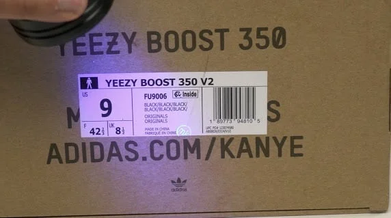 fake yeezy shoe box