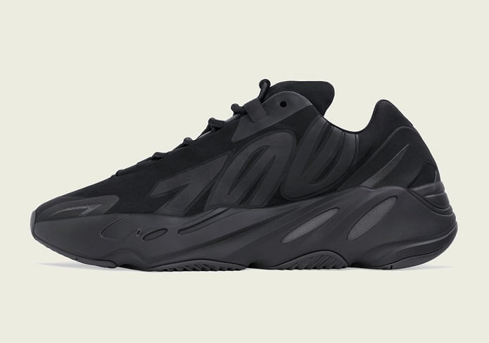 adidas Yeezy Boost 700 MNVN Triple Negro Lateral