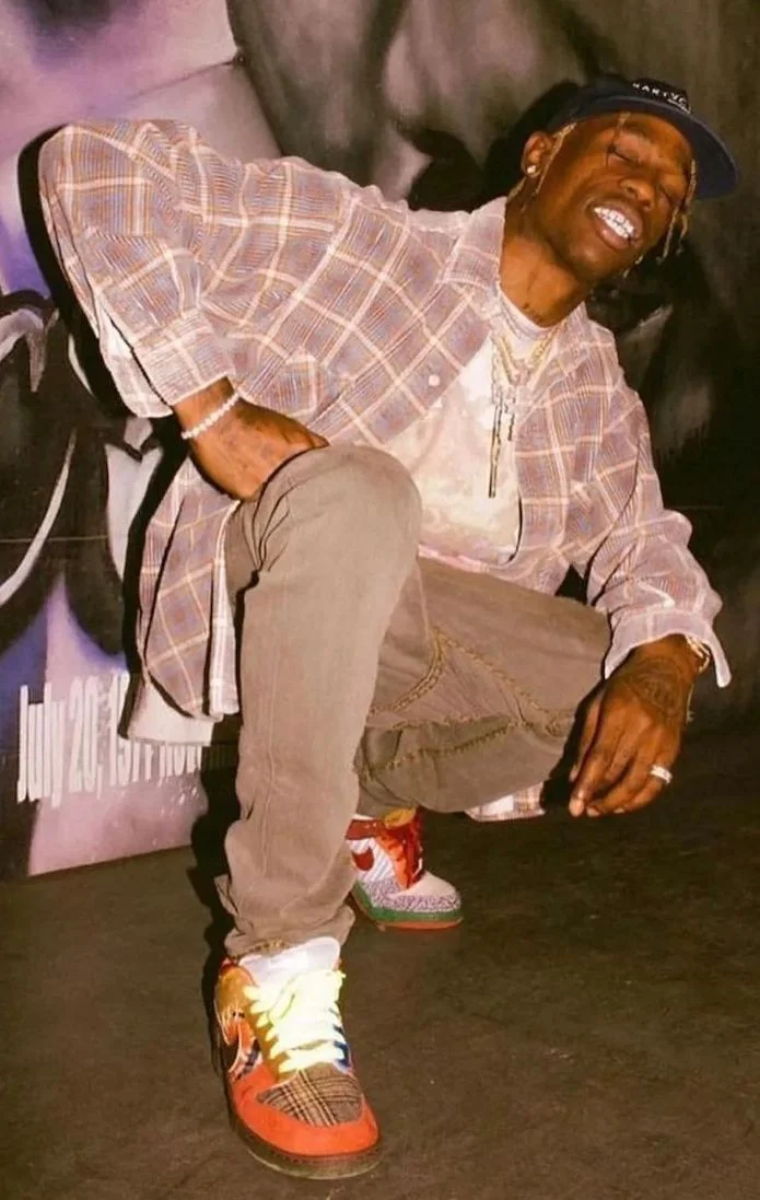 travis wearing dunks