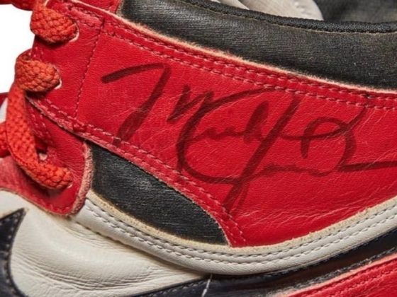Air Jordan 1 Chicago Game Worn Autographed by Michael Jordan Sold for 560000 Feature-min