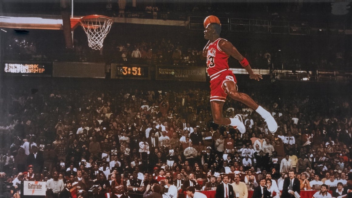 Michael Jordan Vistiendo el Air Jordan 3 1988 NBA All-Star Weekend Dunk