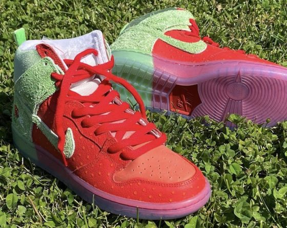 nike sb dunk high strawberry cough mens stores