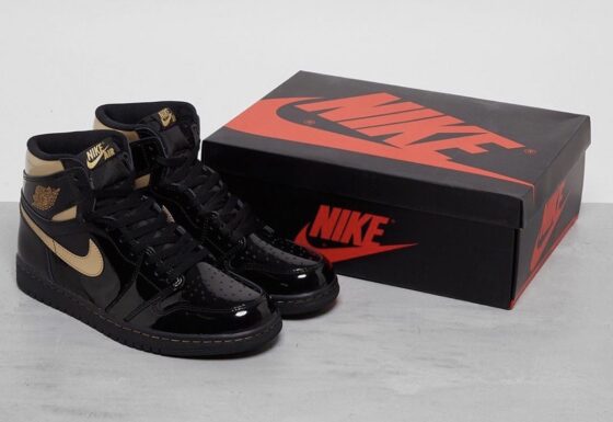 Air Jordan 1 High OG Black Metallic Gold Feature