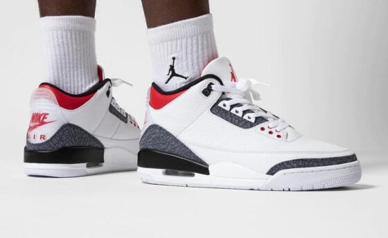 Air Jordan 3 SE Fire Red Denim Feature