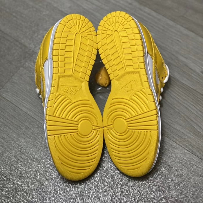 yellow & white dunks