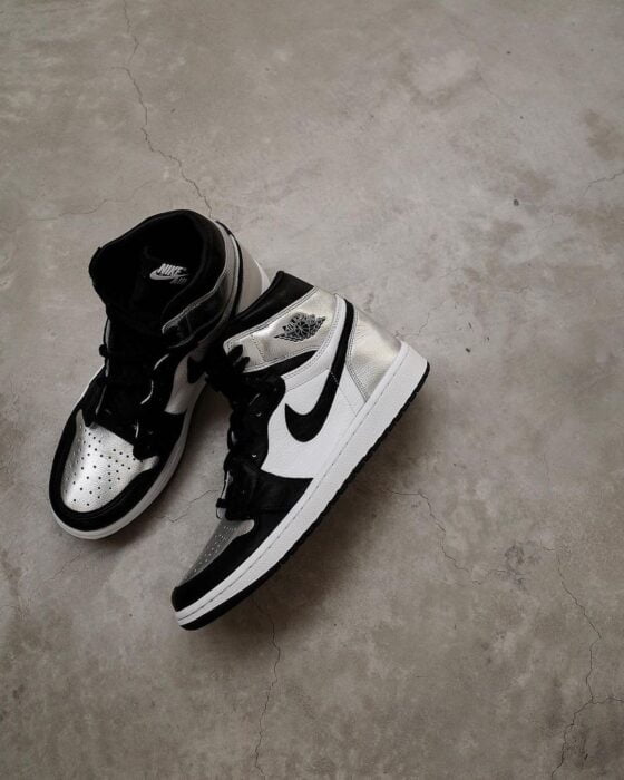 Air Jordan 1 High WMNS Silver Toe Feature