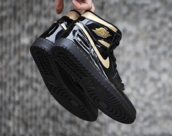 Air Jordan 1 High Black & Gold Feature