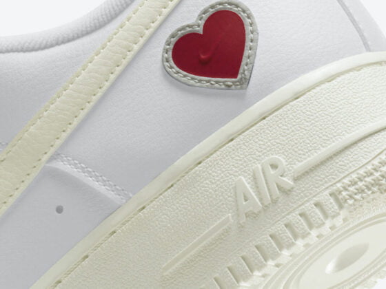 Característica del Día de San Valentín Nike Air Force 1