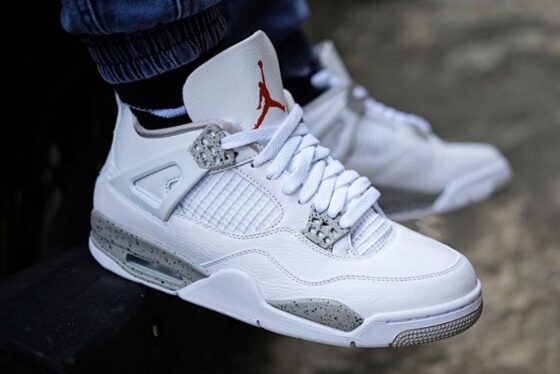 Air Jordan 4 White Oreo Feature-min