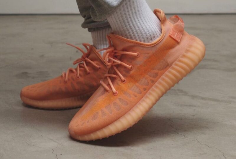 adidas Yeezy Boost 350 V2 Mono Clay Feature-min