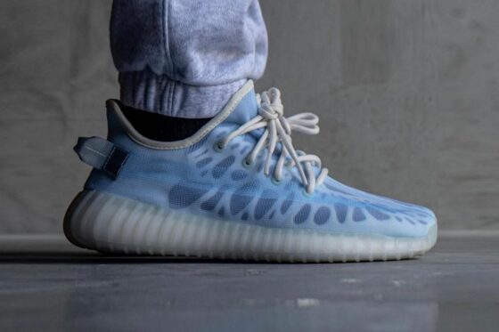 adidas Yeezy Boost 350 V2 Mono Ice Feature-min