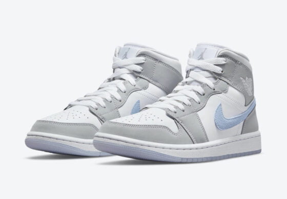 Air Jordan 1 Mid WMNS Ice Grey Blue Feature