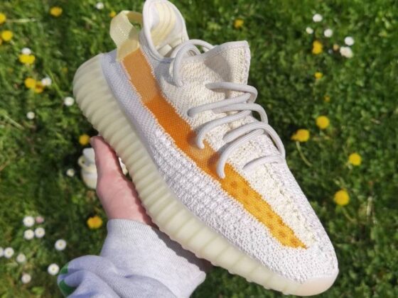adidas Yeezy Boost 350 V2 Light Feature