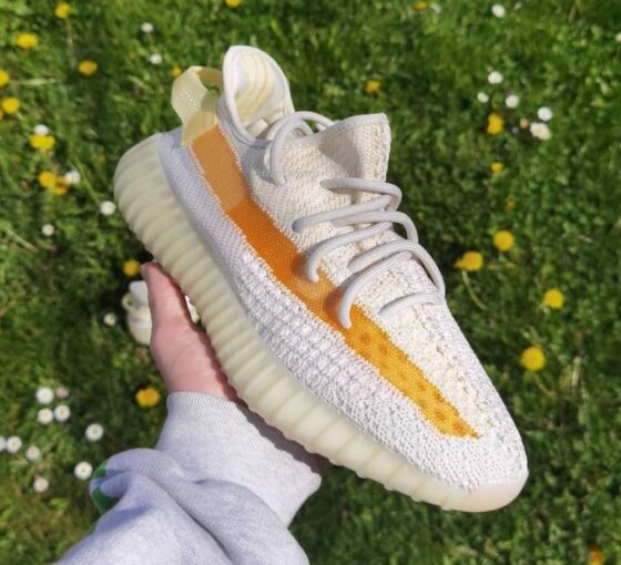 adidas Yeezy Boost 350 V2 Light Feature
