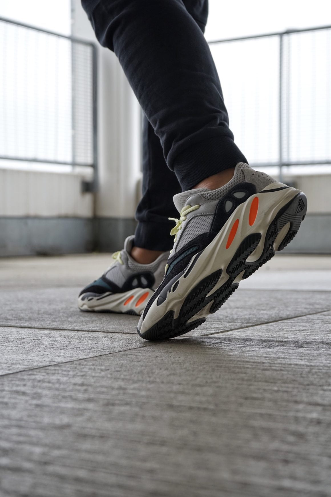 klekt yeezy 700