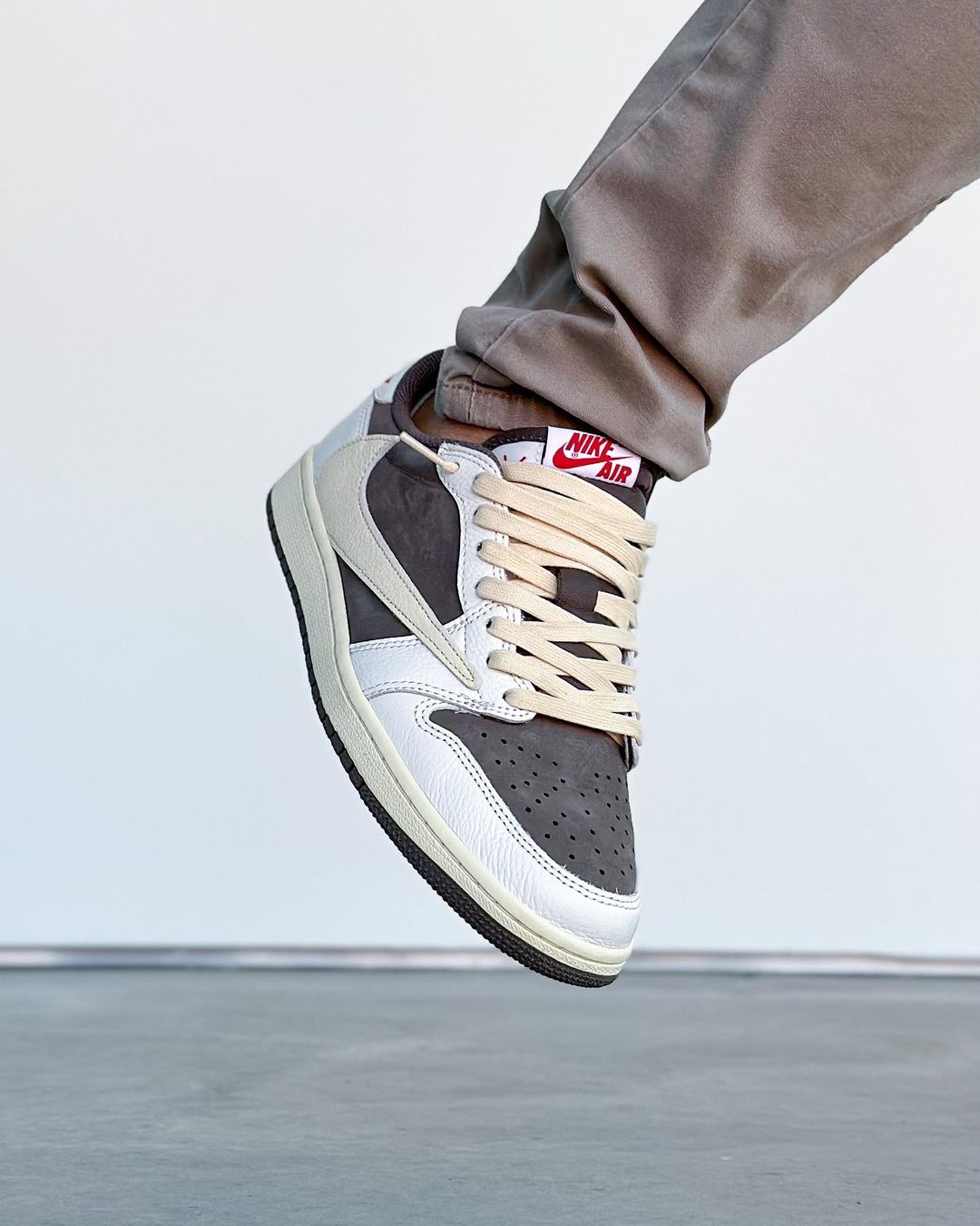 How To Spot a Replica Air Jordan 1 x Travis Scott Retro High sneaker -  KLEKT Blog