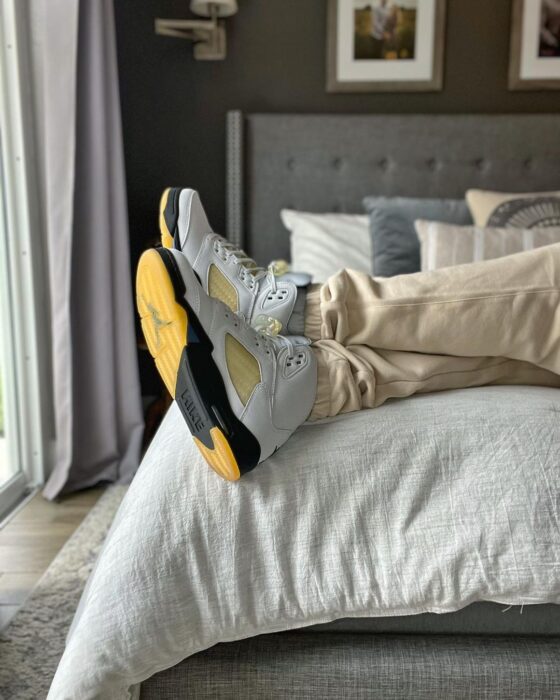 How to Spot a Fake Air Jordan 4 x Kaws 'Cool Grey' - KLEKT Blog